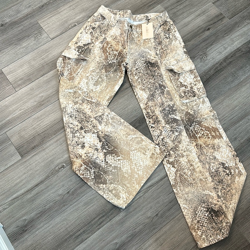 BRAND NEW SHEIN JEANS